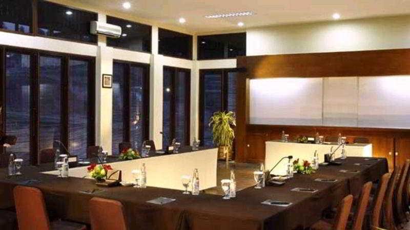 Puteri Gunung Hotel Lembang Kültér fotó
