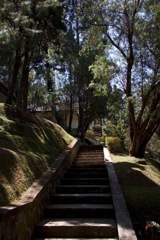 Puteri Gunung Hotel Lembang Kültér fotó