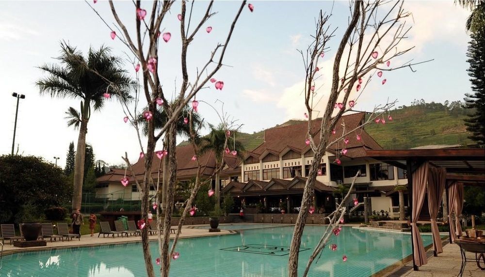 Puteri Gunung Hotel Lembang Kültér fotó