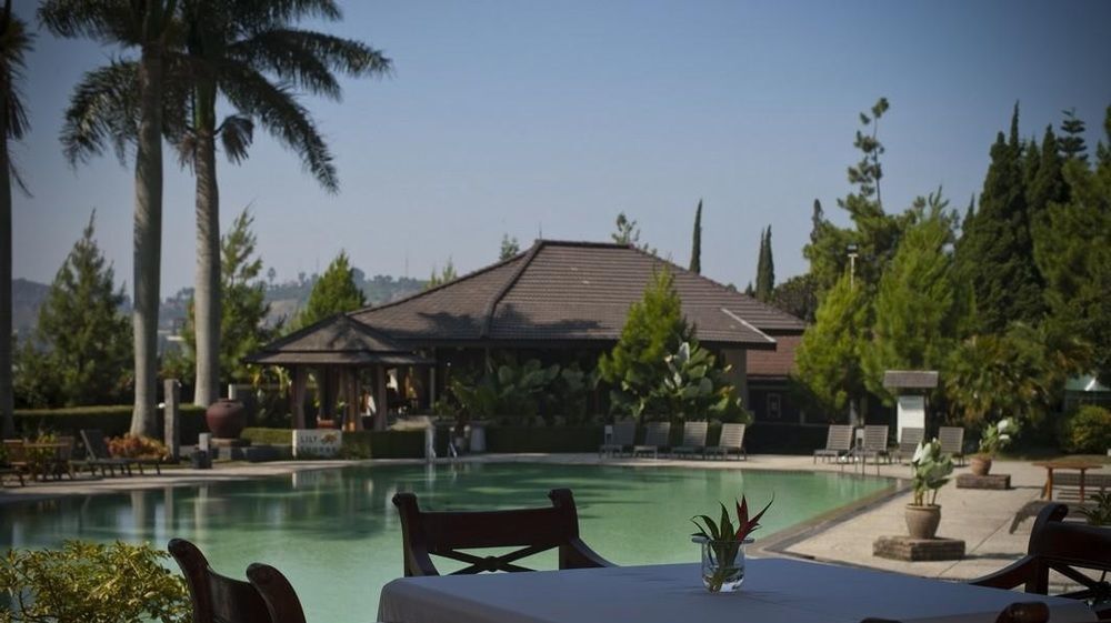 Puteri Gunung Hotel Lembang Kültér fotó