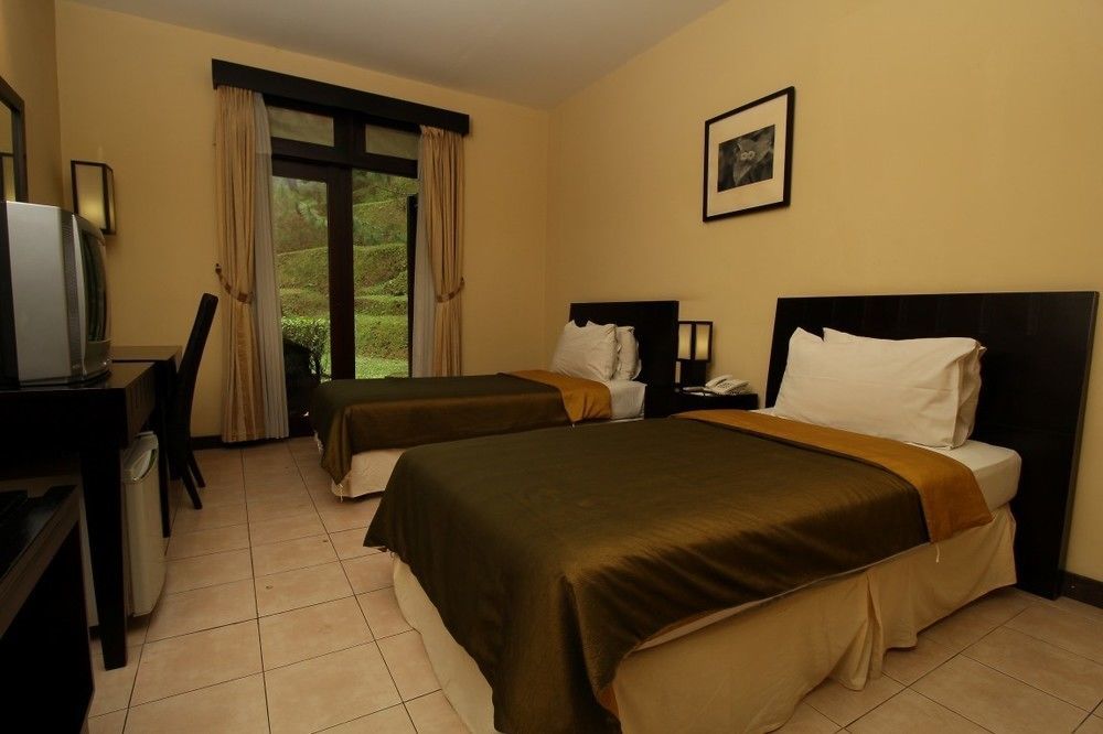 Puteri Gunung Hotel Lembang Kültér fotó