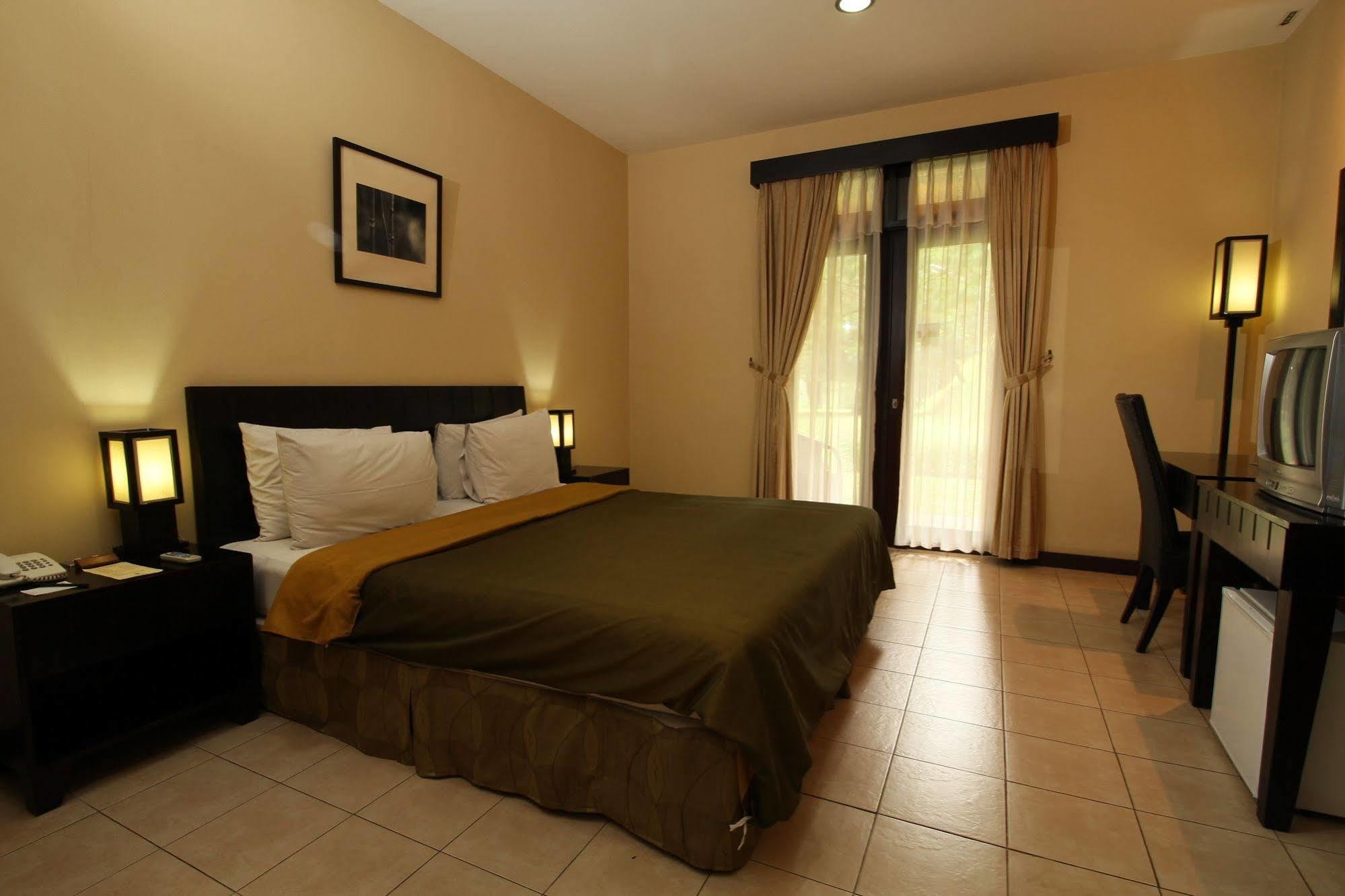 Puteri Gunung Hotel Lembang Kültér fotó
