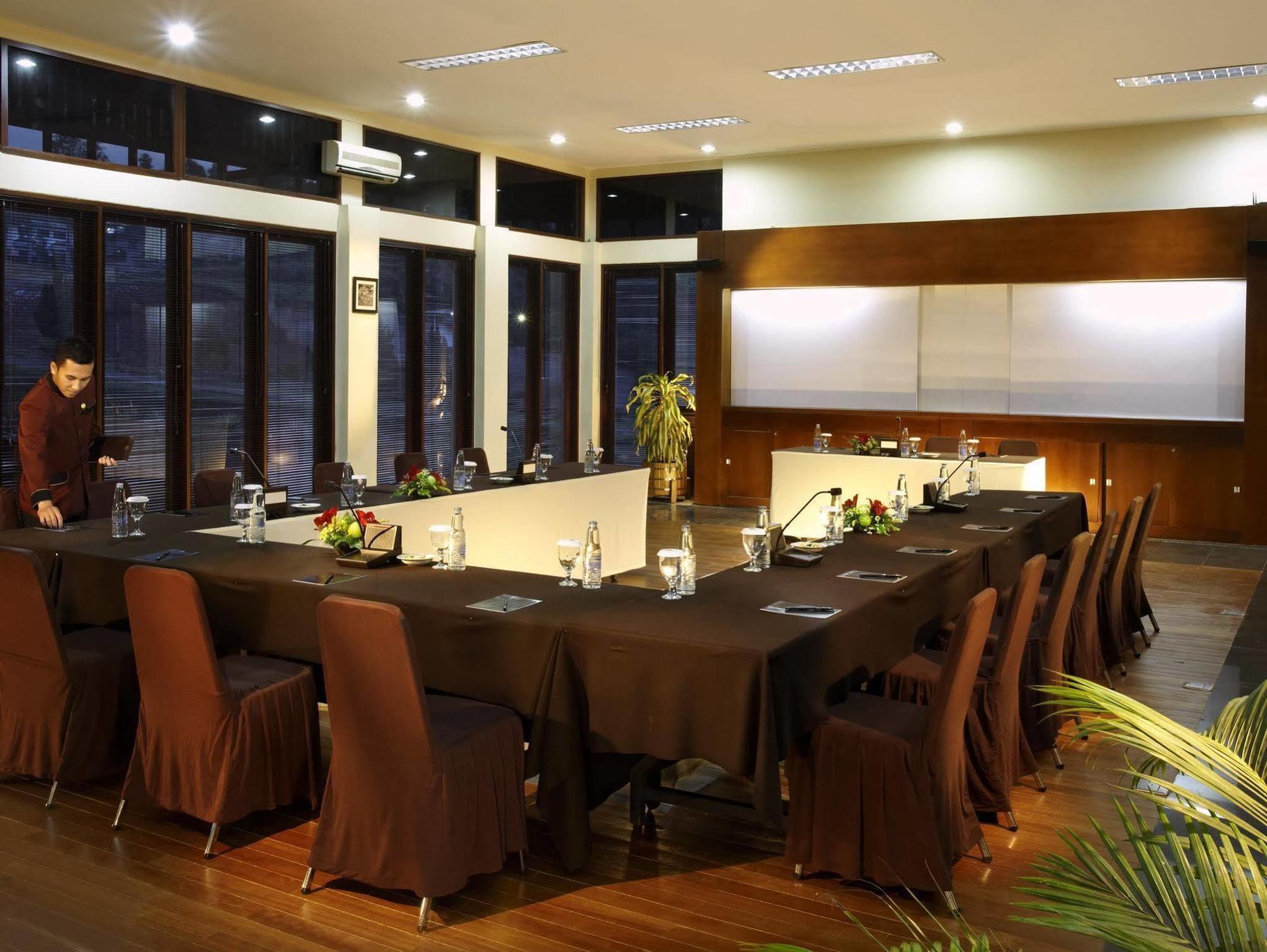 Puteri Gunung Hotel Lembang Kültér fotó