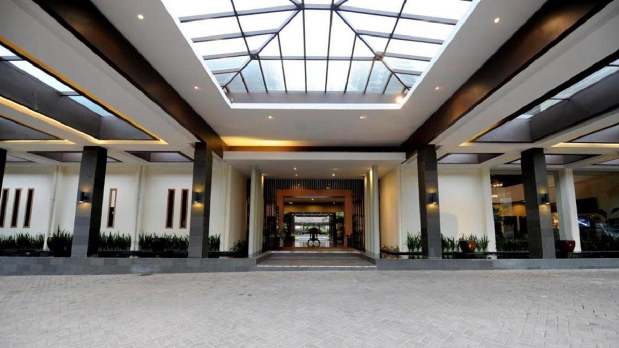 Puteri Gunung Hotel Lembang Kültér fotó
