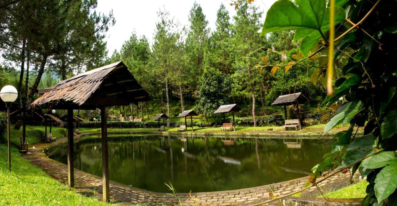 Puteri Gunung Hotel Lembang Kültér fotó